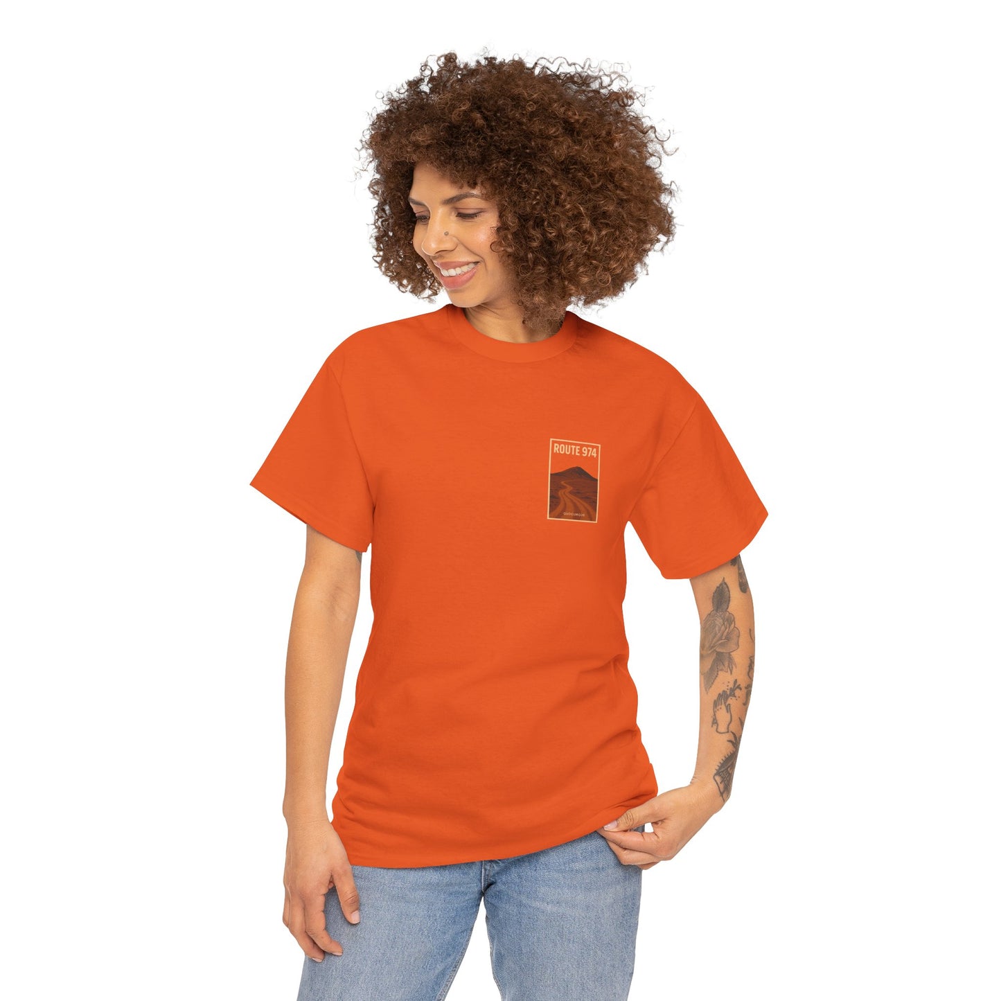 T-shirt "Route 974", Volcan, Exotisme, Destination Île de La Réunion, Confort Coton, Sobre, Elégant, Souvenir Unique, Cadeau, Unisexe, Esprit Voyageur