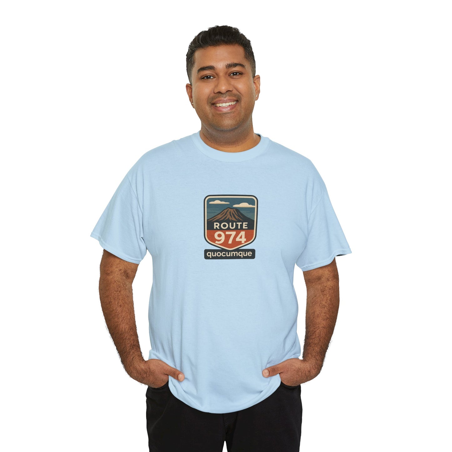 T-shirt "Route 974", Volcan, Exotisme, Destination Île de La Réunion, Confort Coton, Sobre, Elégant, Souvenir Unique, Cadeau, Unisexe, Esprit Voyageur