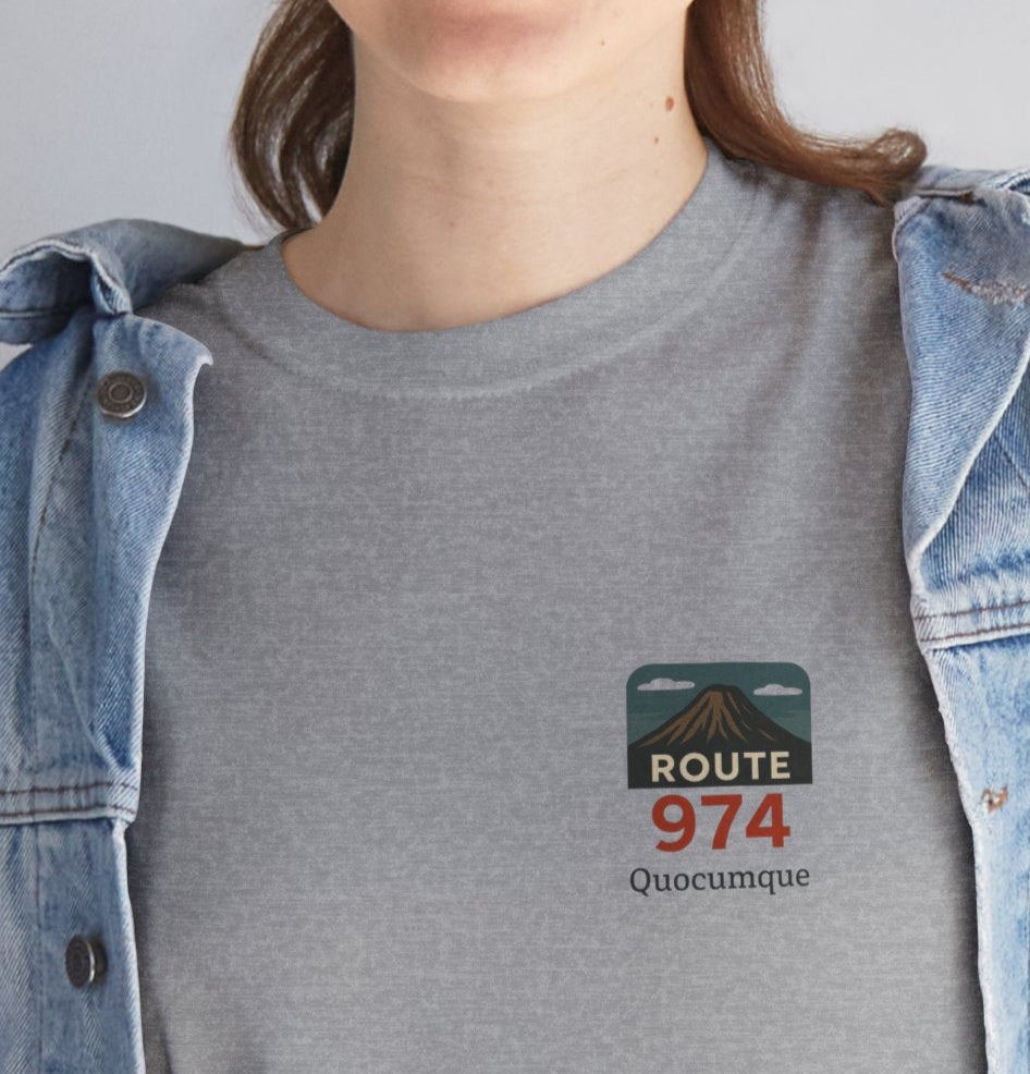 T-shirt "Route 974", Volcan, Exotisme, Destination Île de La Réunion, Confort Coton, Sobre, Elégant, Souvenir Unique, Cadeau, Unisexe, Esprit Voyageur