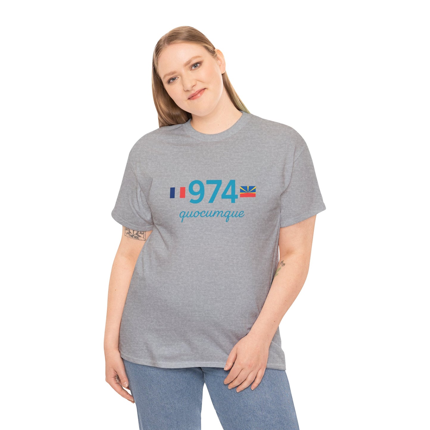 T-shirt "974 Drapeaux", Île de La Réunion, Confort Coton, Sobre, Elégant, Souvenir Unique, Cadeau, Unisexe, Esprit Voyageur