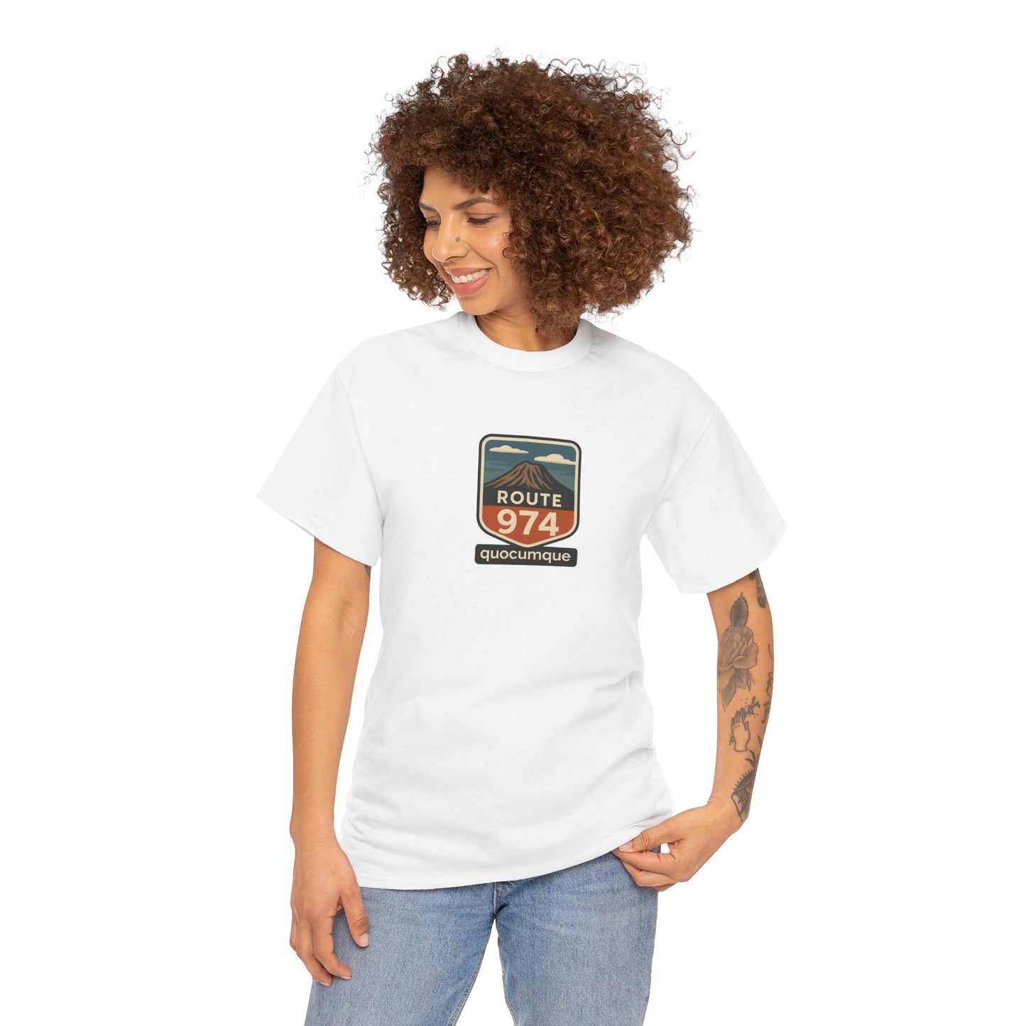 T-shirt "Route 974", Volcan, Exotisme, Destination Île de La Réunion, Confort Coton, Sobre, Elégant, Souvenir Unique, Cadeau, Unisexe, Esprit Voyageur