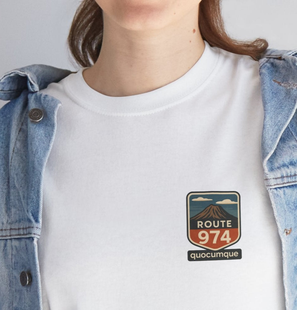 T-shirt "Route 974", Volcan, Exotisme, Destination Île de La Réunion, Confort Coton, Sobre, Elégant, Souvenir Unique, Cadeau, Unisexe, Esprit Voyageur