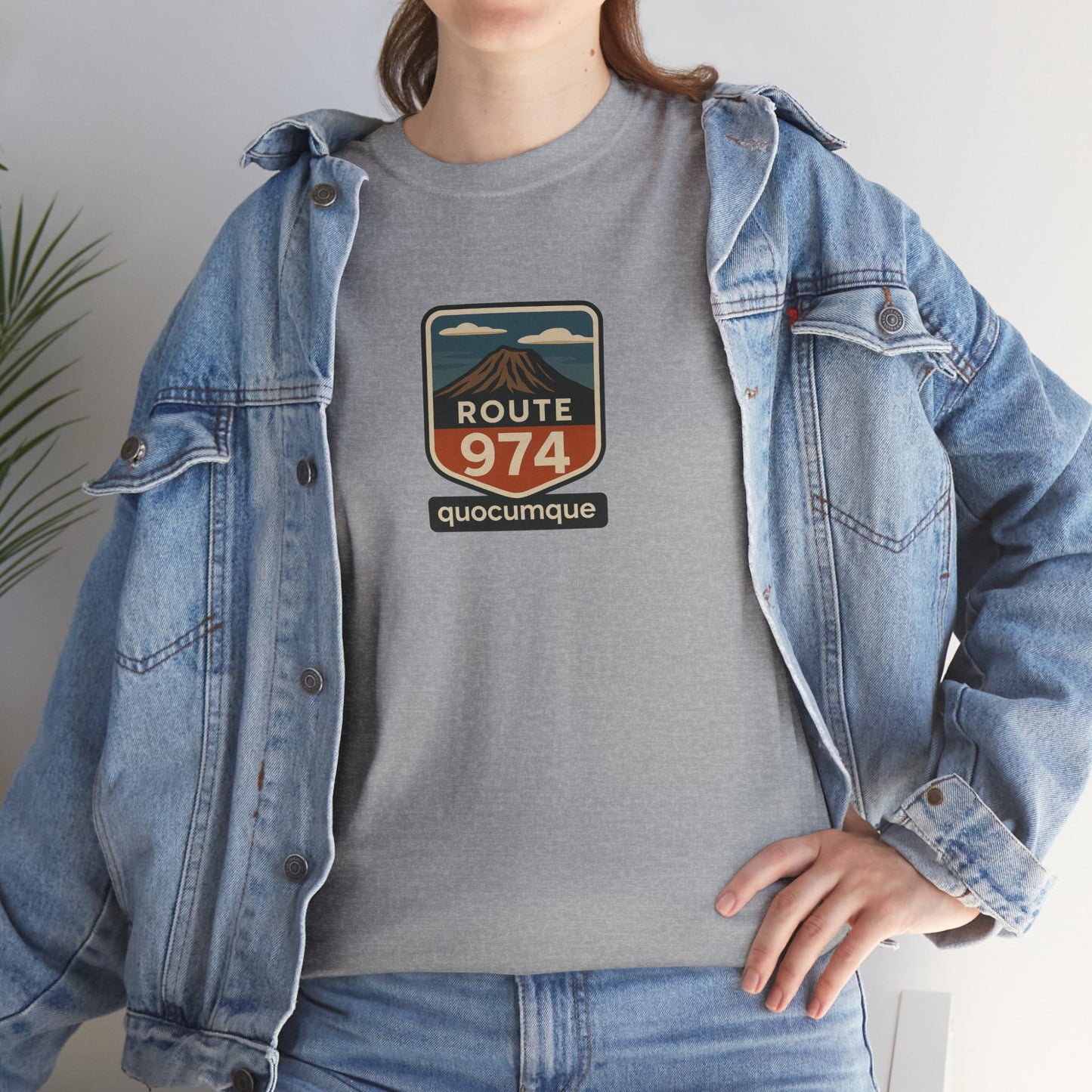 T-shirt "Route 974", Volcan, Exotisme, Destination Île de La Réunion, Confort Coton, Sobre, Elégant, Souvenir Unique, Cadeau, Unisexe, Esprit Voyageur