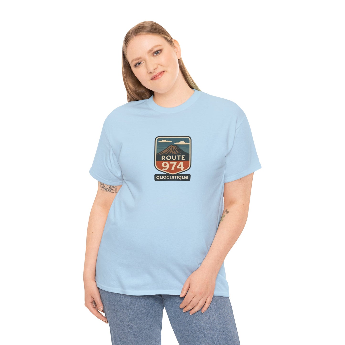 T-shirt "Route 974", Volcan, Exotisme, Destination Île de La Réunion, Confort Coton, Sobre, Elégant, Souvenir Unique, Cadeau, Unisexe, Esprit Voyageur