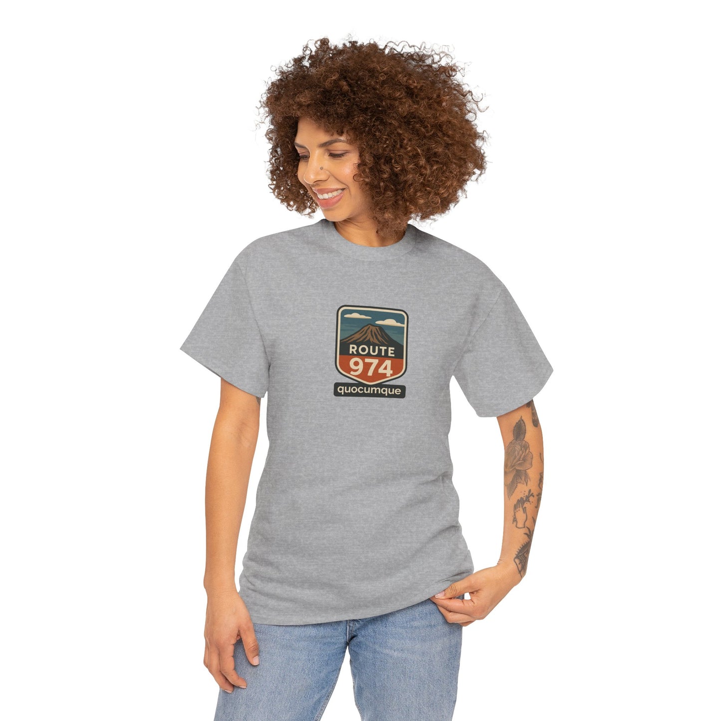 T-shirt "Route 974", Volcan, Exotisme, Destination Île de La Réunion, Confort Coton, Sobre, Elégant, Souvenir Unique, Cadeau, Unisexe, Esprit Voyageur
