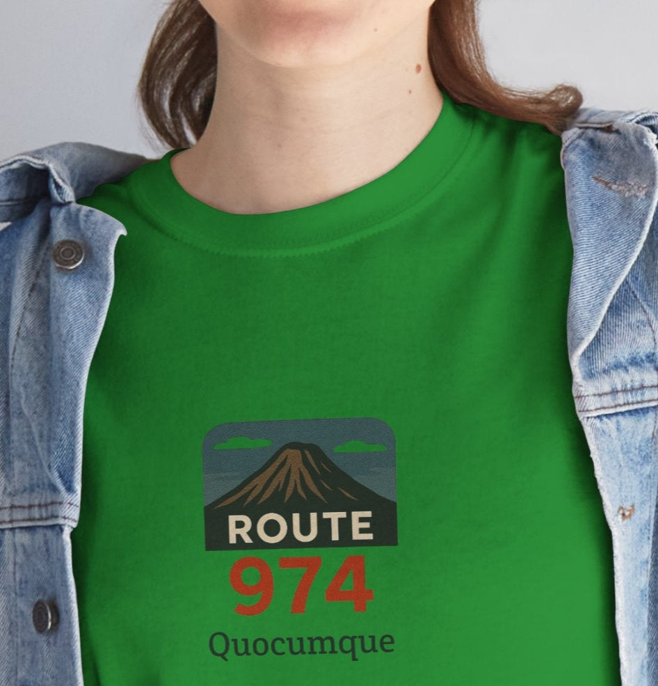 T-shirt "Route 974", Volcan, Exotisme, Destination Île de La Réunion, Confort Coton, Sobre, Elégant, Souvenir Unique, Cadeau, Unisexe, Esprit Voyageur