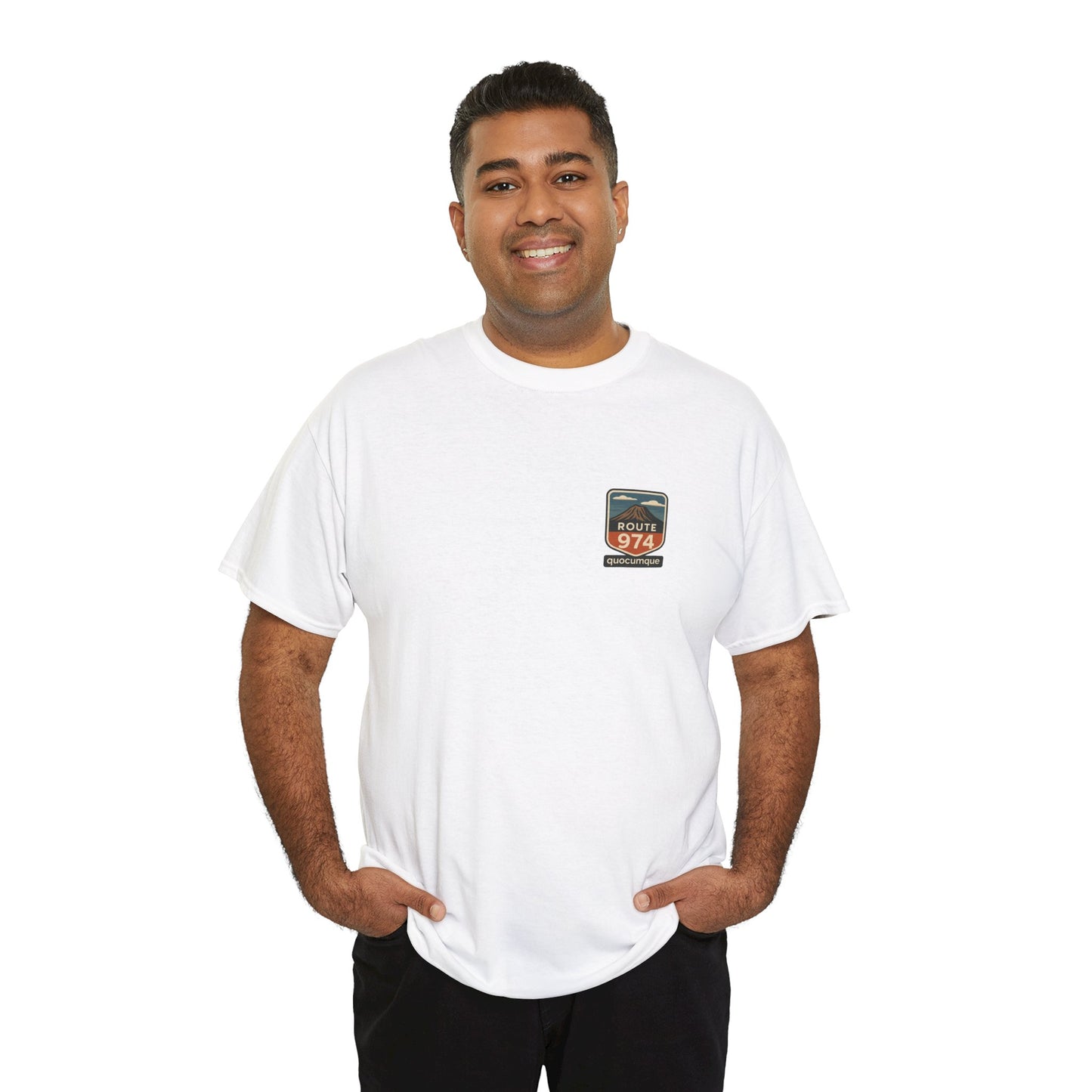 T-shirt "Route 974", Volcan, Exotisme, Destination Île de La Réunion, Confort Coton, Sobre, Elégant, Souvenir Unique, Cadeau, Unisexe, Esprit Voyageur