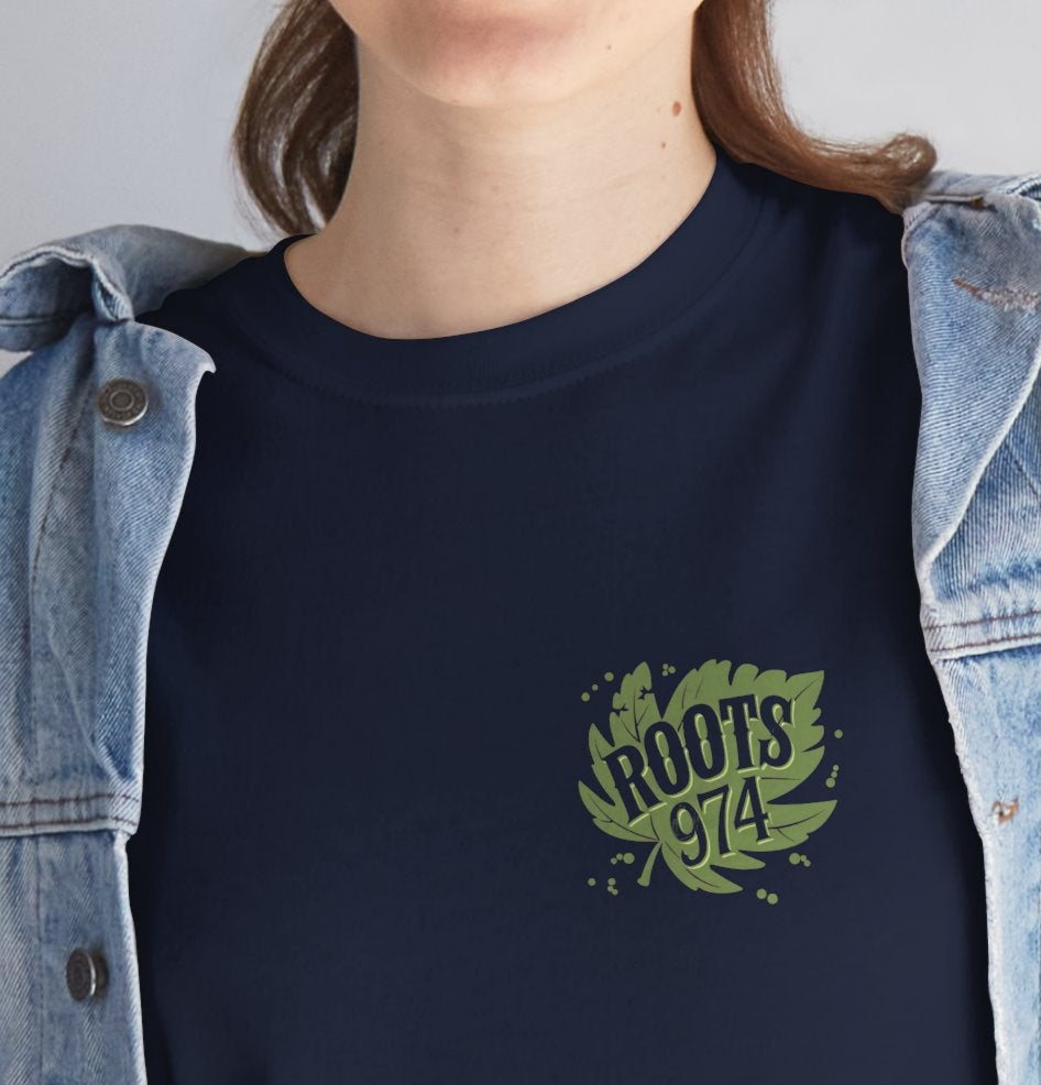 T-shirt "Roots 974", Exotisme, Destination Île de La Réunion, Confort Coton, Sobre, Elégant, Souvenir Unique, Cadeau, Unisexe, Esprit Voyageur