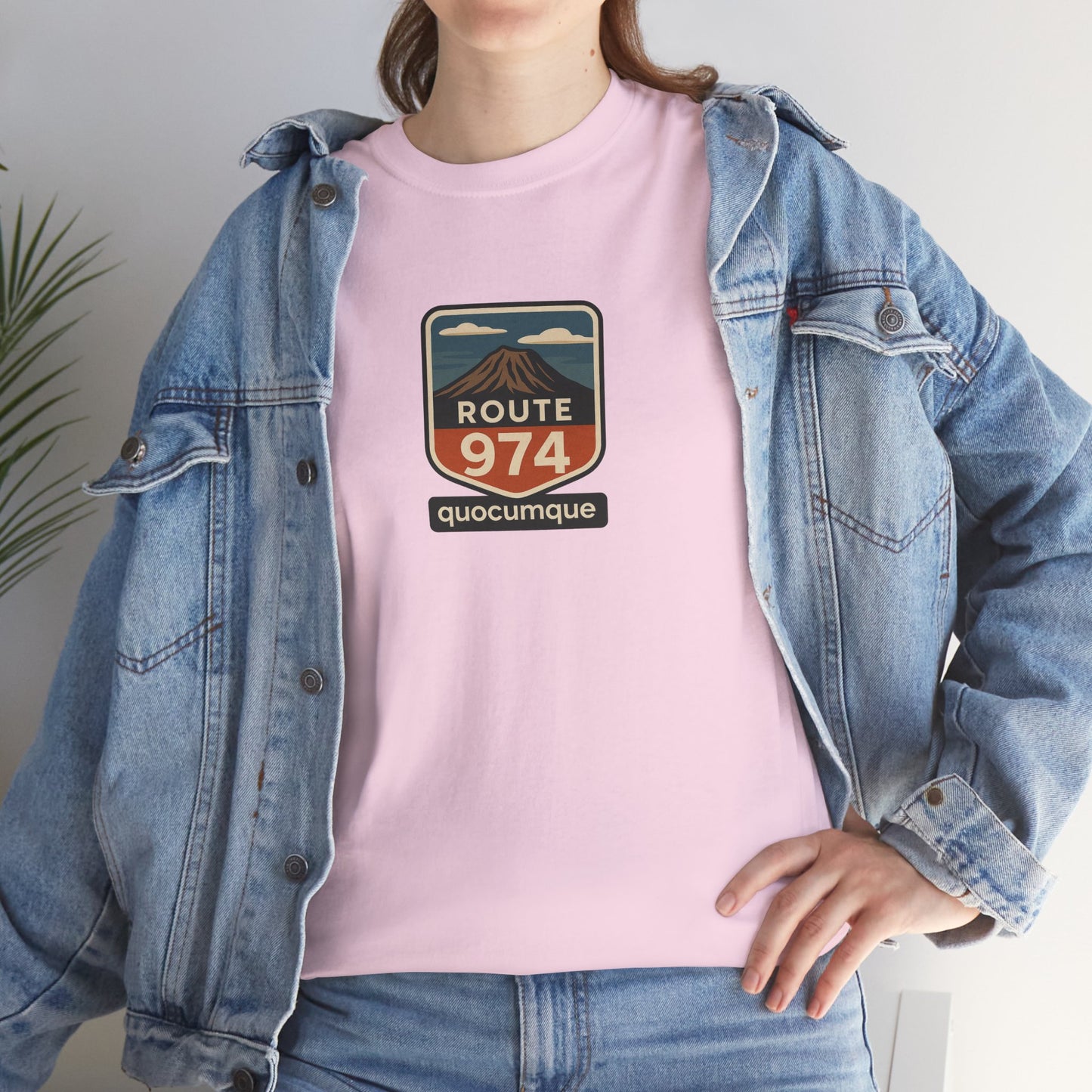 T-shirt "Route 974", Volcan, Exotisme, Destination Île de La Réunion, Confort Coton, Sobre, Elégant, Souvenir Unique, Cadeau, Unisexe, Esprit Voyageur