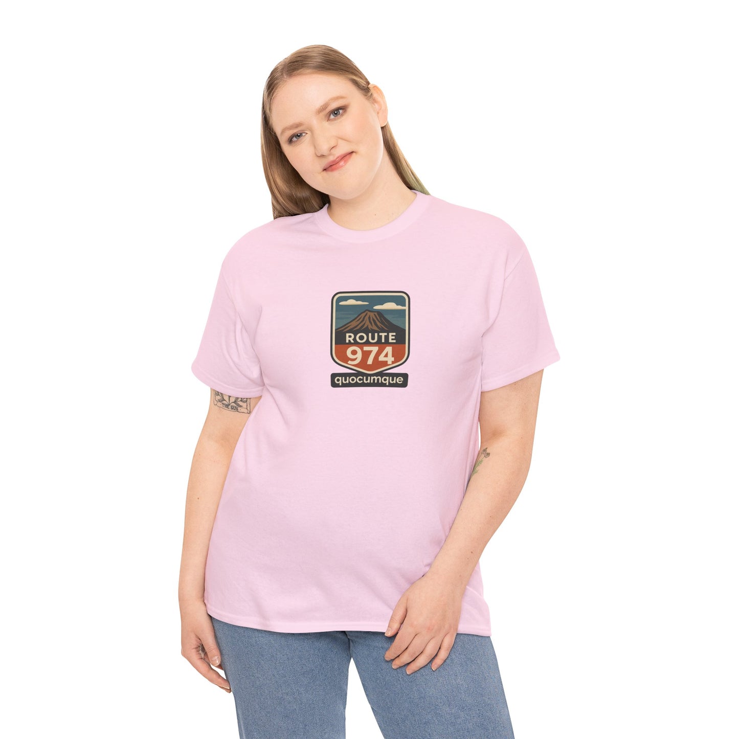 T-shirt "Route 974", Volcan, Exotisme, Destination Île de La Réunion, Confort Coton, Sobre, Elégant, Souvenir Unique, Cadeau, Unisexe, Esprit Voyageur